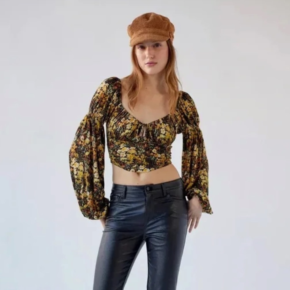 Urban Outfitters Elowen Puff Sleeve Blouse - Picture 4 of 4